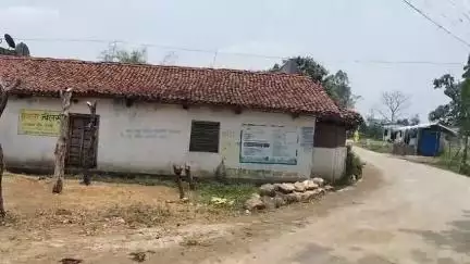मोहाडी: पाचगाव येथे गोठ्यात ठेवलेली लाकूड कापण्याची २ मशीन चोरीला, अज्ञात आरोपी विरुद्ध वरठी पोलिसात गुन्हा दाखल