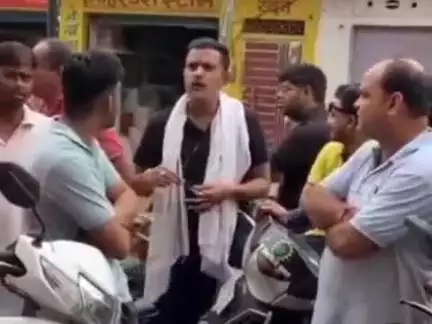 बारां: अस्पताल रोड पर बिजली के खुले तार में करंट से गाय की मौत, निगम के अधिकारियों के खिलाफ कराई गई रिपोर्ट दर्ज