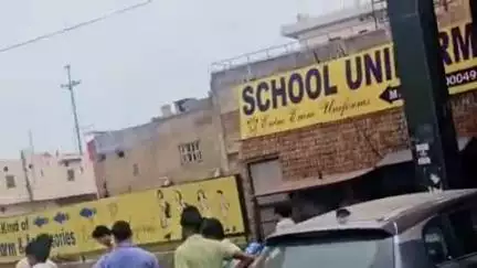 हिसार: ग्रोवर मार्किट में तीन दिन से लावारिस खड़ी बाइक, पुलिस मौके पर पहुंची