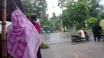 দেগঙ্গা: গৃহবধূকে মাধ্যমে অভিযোগ দেবঙ্গায় গৃহবধূকে মারধরের অভিযোগ, থানায় অভিযোগ দায়ের