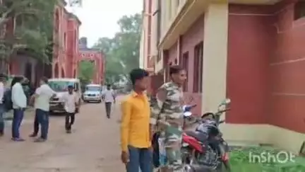 পুরুলিয়া ২: এক মহিলাকে অকথ্য ভাষায় গালিগালাজ প্রতিবাদ করায় মারধর করার অভিযোগে গ্রেফতার করা হল এক যুবককে ভেলাইডি থেকে