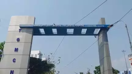 তমলুক: দুদিন নিখোঁজ থাকার পর দক্ষিণ মেছোগ্রামে
পুকুরে ভেসে উঠল বৃদ্ধির মৃতদেহ, ময়নাতদন্তের জন্য তমলুক হসপিটালে পাঠালো পুলিশ