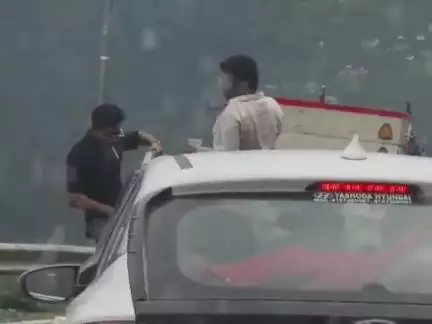 मंडी: सदर मंडी के पंडोह में चलती कार में शराब और सिगरेट पीते युवकों का वीडियो वायरल, लोगों ने कड़ी कार्रवाई की उठाई मांग
