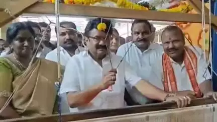 హిమాయత్ నగర్: బల్కంపేట ఎల్లమ్మ తల్లి కళ్యాణానికి వస్త్రాలను తయారు చేసే పనులను ప్రారంభించిన మాజీ మంత్రి తలసాని శ్రీనివాస్ యాదవ్