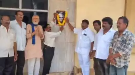 భీమవరం: శ్రీ విజ్ఞాన వేదిక ఆధ్వర్యంలో పట్టణంలో దాదాసాహెబ్ ఫాల్కే అవార్డు గ్రహీత ఎల్వి ప్రసాద్ వర్ధంతి కార్యక్రమం