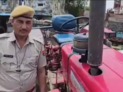 निवाई: बरौनी पुलिस ने गश्त के दौरान सोहेला रोड से अवैध चेजा पत्थरों से भरा वाहन किया ज़ब्त