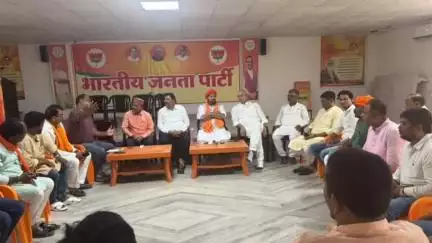 सिवान: सिवान भाजपा जिला कार्यालय में भाजपा जिला के पदाधिकारियों की एक महत्वपूर्ण बैठक की गई आयोजित
