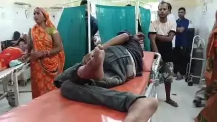सीतापुर: नेपलापुर में तेज रफ़्तार ऑटो अनियंत्रित होकर सड़क पर पलटा, ऑटो चालक गंभीर रूप से घायल