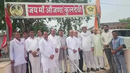 जीरापुर: खिलचीपुर विधायक हजारीलाल दांगी ने कुलदेवी मां आंजना के दरबार में पूजा अर्चना कर आशीर्वाद लिया