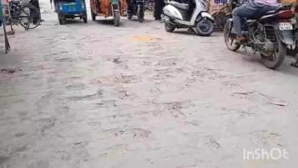 कासगंज: मालगोदाम रोड हुआ बदहाल, स्थानीय लोग रोड नही बनने से परेशान, लोगों ने रोड को बनाने की उठाई मांग#jansamasya