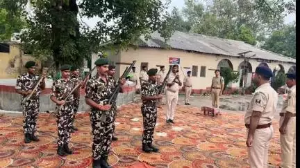 हथुआ: गोपालगंज एसपी ने मीरगंज थाने का वार्षिक निरीक्षण किया, जवानों ने दी सलामी