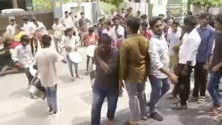 నెల్లూరులో MLC చంద్రశేఖర్ రెడ్డి ముందస్తు పుట్టినరోజు వేడుకలు నిర్వహించిన వైసీపీ నేతలు