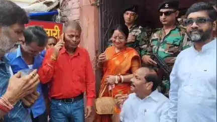 दुमका: पूर्व CM रघुवर दास ने किया शहर का भ्रमण, पोखरा चौक पर चाय पीने के बाद कहा- शहर में हर तरफ है गंदगी