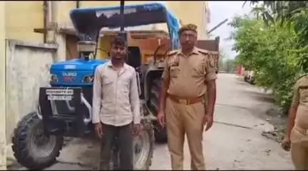 चकिया: समदा नहर पुलिया से थाना इलिया पुलिस ने एक चोरी के ट्रैक्टर (एक ट्राली के साथ) के साथ 1 अभियुक्त को किया गिरफ्तार