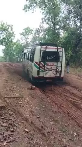 rasta kharab hone ke karan logo jui samshya