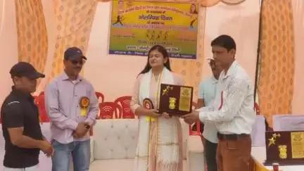 टिहरी: विश्व ओलंपिक दिवस पर बौराडी स्टेडियम में दो दिवसीय सॉफ्टबॉल प्रतियोगिता का उद्घाटन CDO वरुणा अग्रवाल ने किया