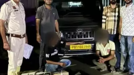 डबवाली: पुलिस ने अंतरराज्यीय शराब तस्कर गिरोह का भंडाफोड़ किया, 24 पेटी देशी शराब के साथ दो तस्कर गिरफ्तार