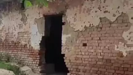 हाटा: भलुही गांव के सीनियर सिटीजन इलाज के लिए तरसे, आयुष्मान आरोग्य मंदिर बना मिड डे मील किचन