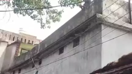 रायगढ़: रायगढ़ के रूसी चौक में बिजली विभाग की लापरवाही, झूलते तार बना जी का जंजाल