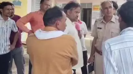 बुहाना: राजोता गांव में पेड़ से लटका मिला शिक्षक का शव, सुसाइड नोट में 3 लोगों पर परेशान करने का लगाया आरोप