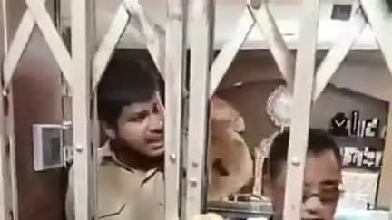 মাটিগাড়া: ক্রেতা সেজে শিলিগুড়ির বিধান জুয়েলার্সে ঢুকে আগ্নেয়াস্ত্র দেখিয়ে সোনার গয়না ডাকাতি, আটক 2