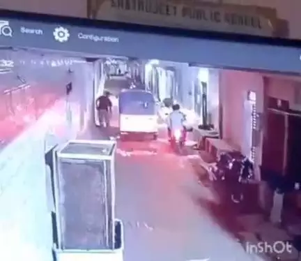 आगरा: इंदिरापुरम में पत्नी ने पति पर बेटे को अगवा करने का लगाया आरोप, CCTV फुटेज आया सामने