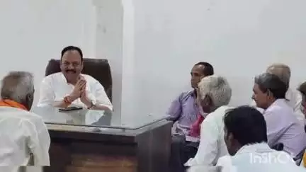 अलीगंज: अलीगंज विधायक सत्यपाल सिंह राठौर ने अपने कैंप कार्यालय पर लगाया जनता दरबार, कहा- उनकी सरकार में सबका साथ, सबका विकास