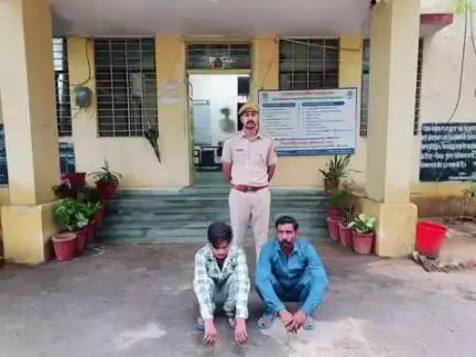 निवाई: बरोनी पुलिस ने गश्त के दौरान NH-52 पर बालाजी होटल के पास से 35 ग्राम अवैध स्मैक के साथ 2 जनों को किया गिरफ्तार