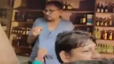 पानीपत: राजनगर में शराब ठेके पर हुआ हंगामा, महिलाओं ने कहा बंद करो; सेल्समैन बोला- लाइसेंस सरकारी है