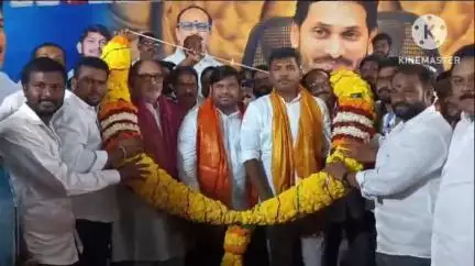 అనకాపల్లిలో వైసిపి యువజన విభాగం జిల్లా కమిటీ బాధ్యతల స్వీకార కార్యక్రమంలో పాల్గొన్న మాజీమంత్రి గుడివాడ అమర్నాథ్