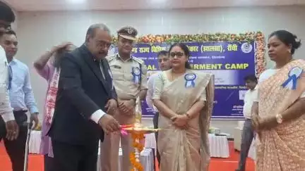 सिमडेगा: जिला विधिक सेवा प्राधिकार एवं जिला प्रशासन द्वारा नगर भवन सिमडेगा में मेगा एंपावरमेंट कैंप का आयोजन
