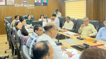 टिहरी: राज्य चुनाव आयुक्त सुशील ने त्रिस्तरीय पंचायत चुनाव में समन्वय बनाकर सक्रियता से कार्य करने के लिए DM को दिए निर्देश
