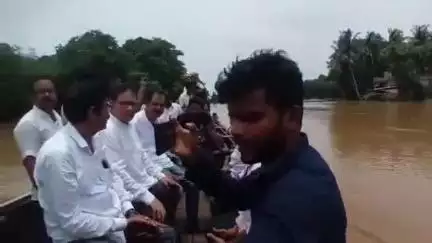 ଭୋଗରାଇ: ଭୋଗରାଇର ବନ୍ୟା ଅଞ୍ଚଳ ବୁଲି ସ୍ଥିତି ଅନୁଧ୍ୟାନ କଲେ ବିଧାୟକ ଗୌତମବୁଦ୍ଧ ଦାସ