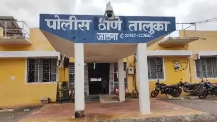 जालना: पीरकल्याण ते नांदूरफाटा दरम्यान दोन जणांनी १ लाख ३४ हजार ५९० रुपयांची बॅग पळवली, तालुका पोलीस ठाण्यात गुन्हा दाखल