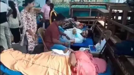 ব্যারাকপুর ২: খড়দহের 1 নম্বর ওয়ার্ড তৃণমূলের উদ্যোগে আয়োজিত রক্তদান শিবির, উপস্থিত মন্ত্রী