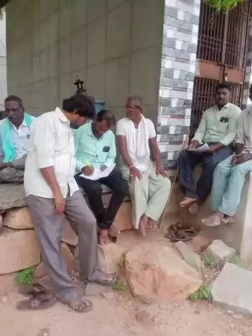 ఉరవకొండ: కొనకొండ్ల, కమలపాడు గ్రామాల్లో శ్రామికుల స్థితిగతులపై సర్వే చేసిన సీపీఎం, రైతు సంఘం, శ్రామిక సంఘం నాయకులు