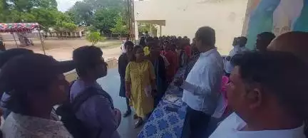 ಹನೂರು: ಯುವಕರು ಎಚ್ಚರಿಕೆಯಿಂದ ಹೆಜ್ಜೆ ಇಟ್ಟು ಭವಿಷ್ಯ ರೂಪಿಸಿಕೊಳ್ಳಲಿ: ಪಟ್ಟಣದಲ್ಲಿ ಶಾಸಕ ಮಂಜುನಾಥ್