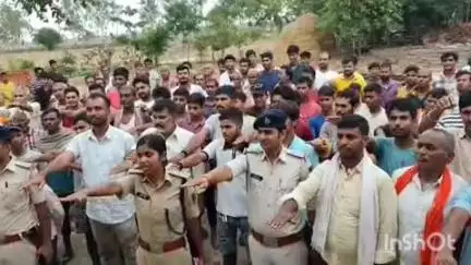 करपी: SDPO अरवल के नेतृत्व में माहपुर बारा गांव में नशा मुक्ति को लेकर पुलिस और जनता की बैठक आयोजित