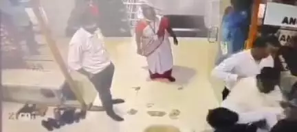 जबलपुर: इन्फिनिटी हॉस्पिटल में कांग्रेस नेता विजय रजक ने डॉक्टर के साथ की मारपीट, घटना का वीडियो आया सामने; मामला दर्ज