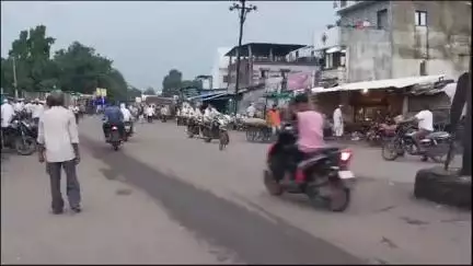 यावल: किनगाव खुर्द गावातून शहरातील शुक्रवारच्या बाजारातून अल्पवयीन मुलीला नेले पळवून, यावल पोलीस ठाण्यात अज्ञातावर गुन्हा दाखल