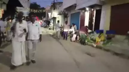 నారాయణపేట్: పట్టణంలోని సివిల్ లైన్, సరాఫ్ బజార్, శివాజీ నగర్ ప్రాంతాల్లో రోడ్డు విస్తరణ పనులు చేపట్టాలని స్థానికులు వినతి #localissue