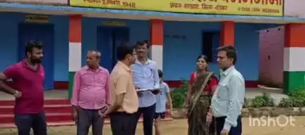 बाराहाट: एसडीएम ने विधानसभा चुनाव को लेकर बाराहाट प्रखंड के विभिन्न मतदान केंद्रों का किया निरीक्षण