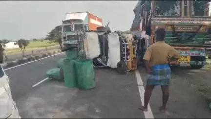ఎస్ ఎల్ గుడిపాడు వద్ద ఆగి ఉన్న లారీని ఢీ కొట్టిన బొలోరో వ్యాను, వ్యానులో ఉన్న ఇద్దరికీ తీవ్ర గాయాలు..నరసరావుపేట తరలింపు