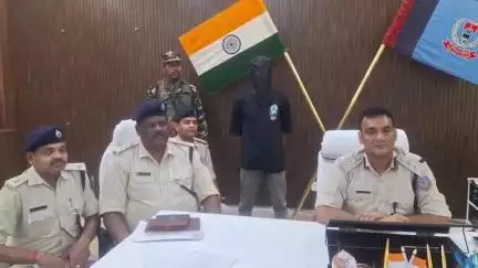 सिमडेगा: बानो में महिला का अपहरण कर दुष्कर्म करने के मामले में पुलिस ने आरोपी को किया गिरफ्तार, एसपी ने दी जानकारी