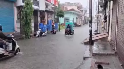 सहारनपुर: सहारनपुर में बारिश के बाद वर्धमान कॉलोनी में जल भराव, लोगों को दिक्कतों का सामना करना पड़ा