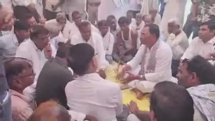 सपोटरा: पीड़ित परिवार को ढांढस बंधाने सपोटरा पहुंचे विधायक हंसराज मीणा, कहा- आरोपी नहीं जाएगा बख्शा