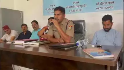 टिहरी: चंबा के नव नियुक्त थानाध्यक्ष दिलबर सिंह ने व्यापारियों की बैठक ली, प्रतिष्ठानों में CCTV कैमरे लगाने के दिए निर्देश