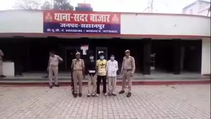 सहारनपुर: थाना सदर बाजार पुलिस ने आईटीसी रोड से अवैध तमंचा, दो चाकू और मोटरसाइकिल के साथ तीन अभियुक्तों को किया गिरफ्तार