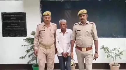 धनौरा: 13 साल से कई धाराओं में फरार आरोपी को बछरायूं थाना पुलिस ने मुखबिर की सूचना पर किया गिरफ्तार
