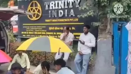 शिरूर: शिक्रापूर येथीलकंपनीच्या गेटवर कामगाराचा मृतदेह ठेवत निषेध आंदोलन; कंपनी प्रशासनाच्या दुर्लक्षामुळे मृत्यू झाल्याचा आरोप